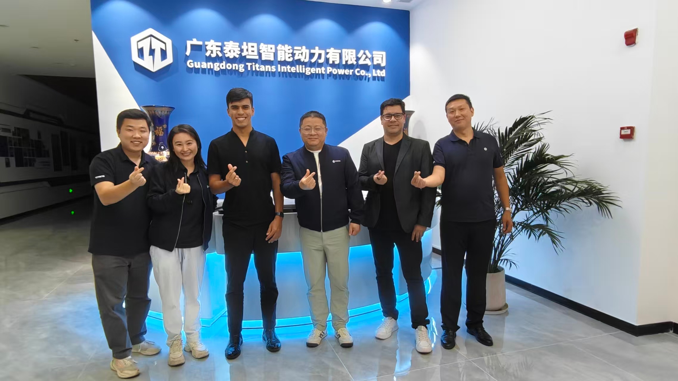 泰坦智能 | 巴西客戶到訪工廠，共拓新能源技術(shù)合作新篇章！